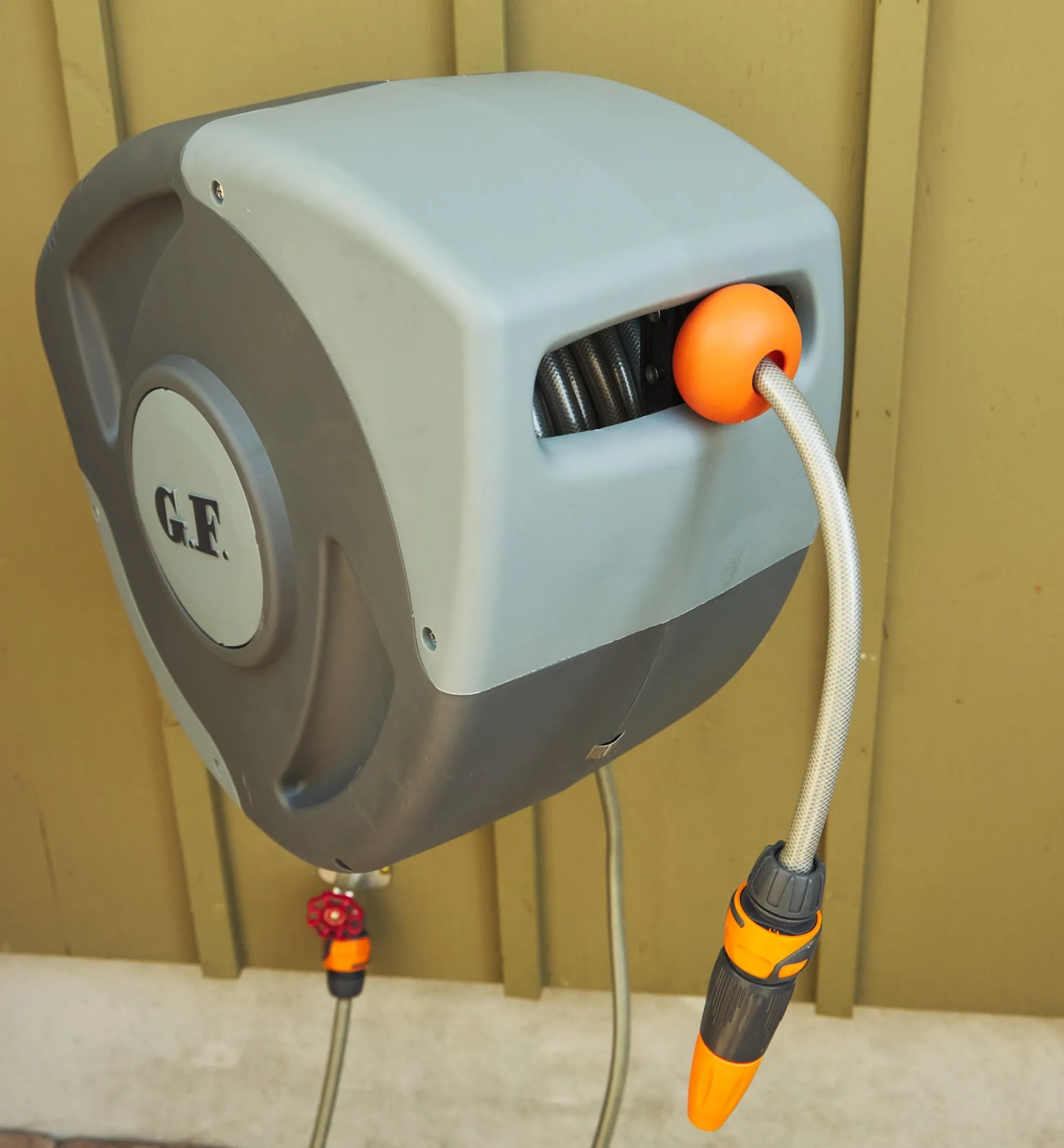 Auto-Retracting Hose Reel