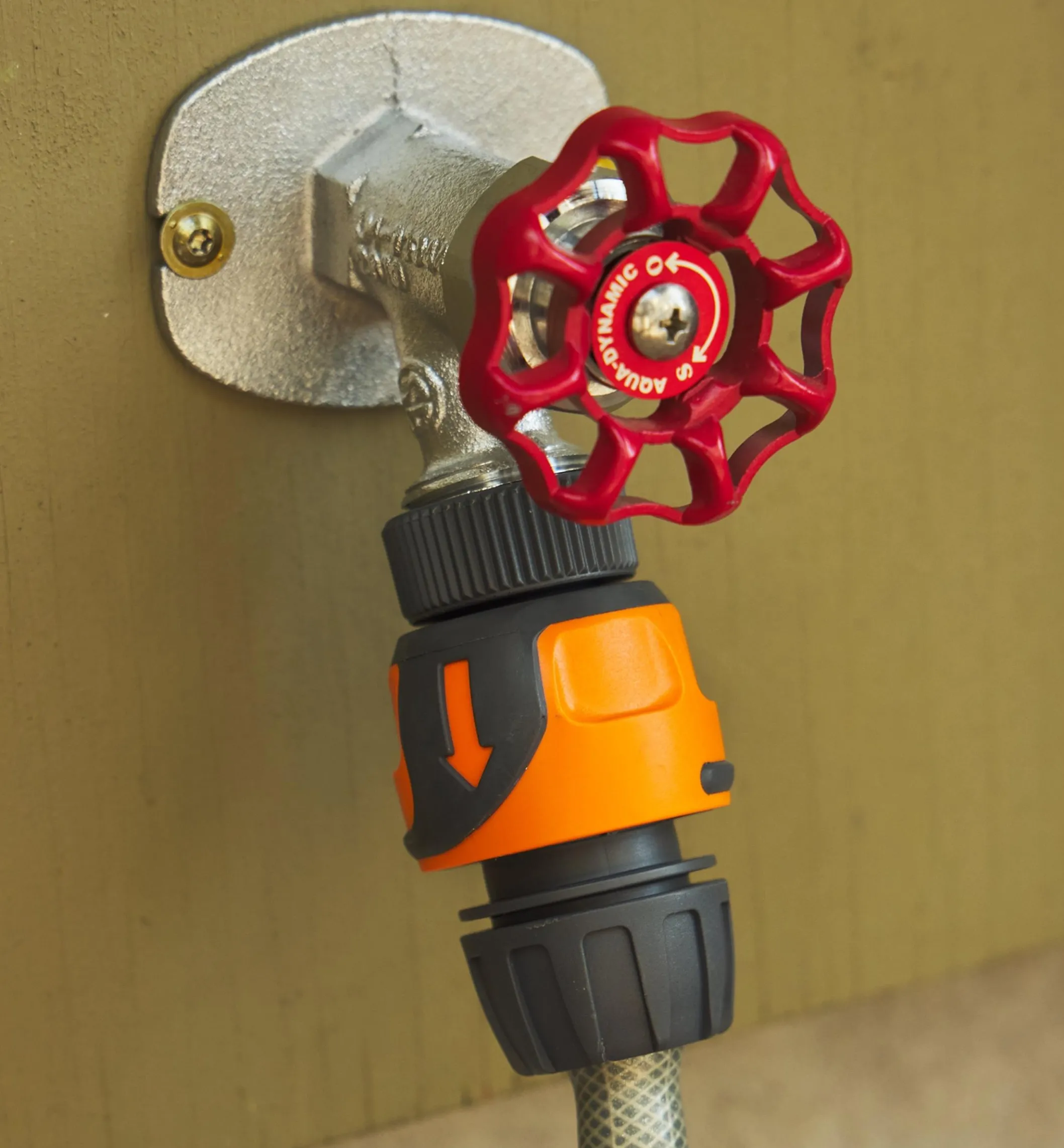 Auto-Retracting Hose Reel