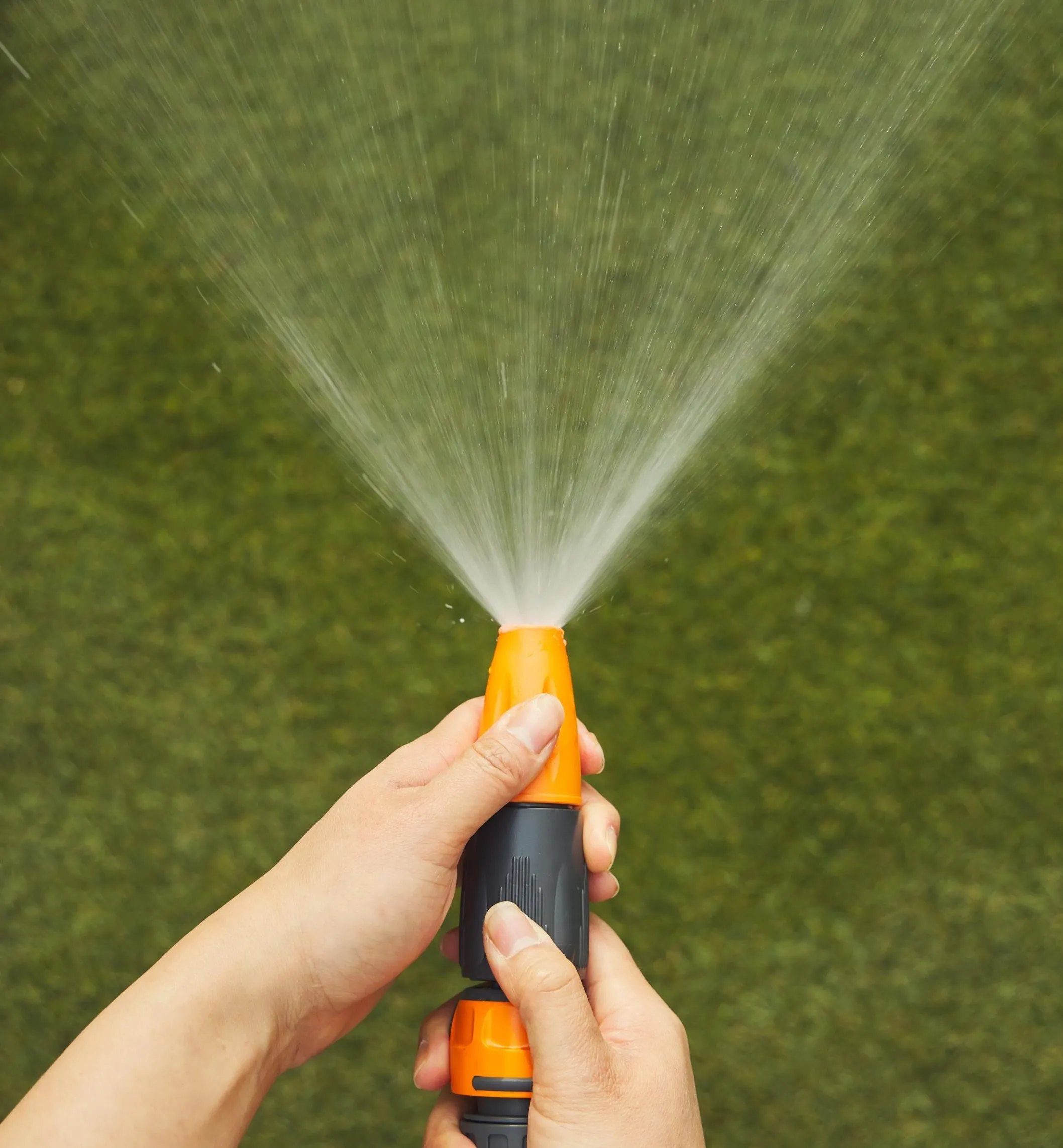 Auto-Retracting Hose Reel