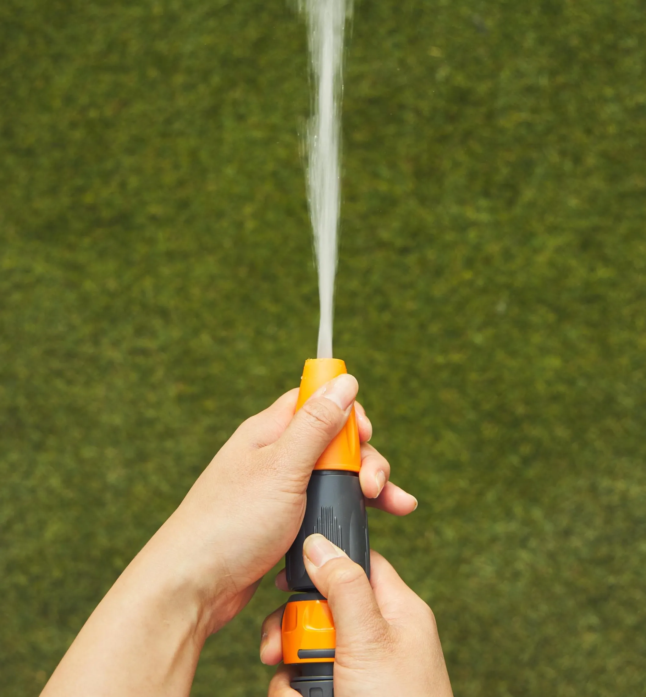 Auto-Retracting Hose Reel