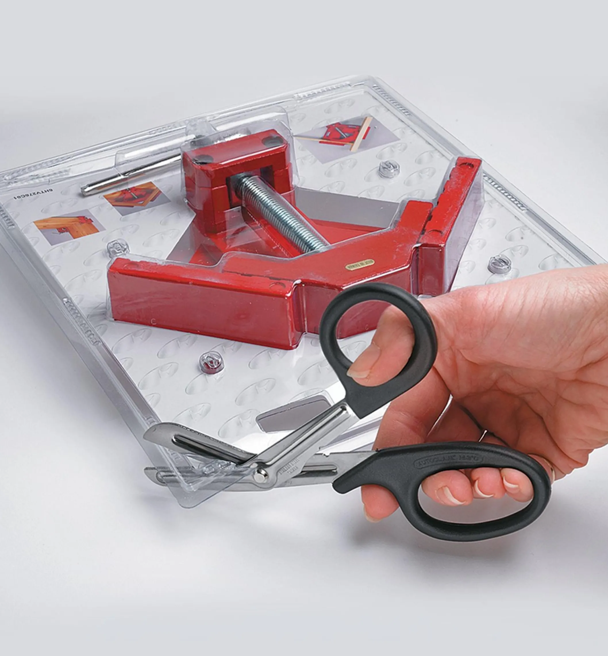 Clamshell Scissors