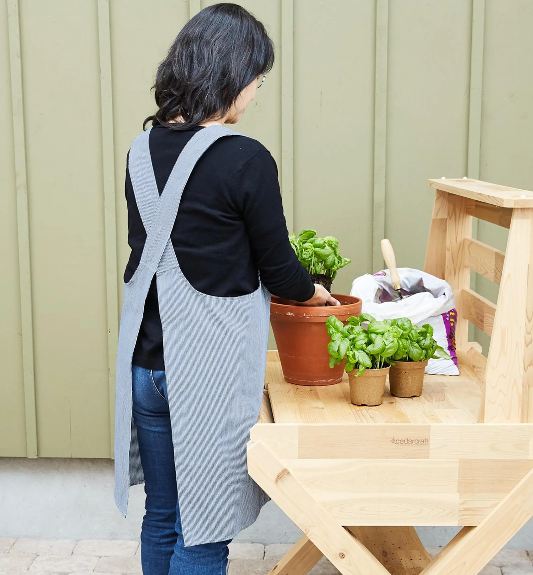 Cross-Back Apron