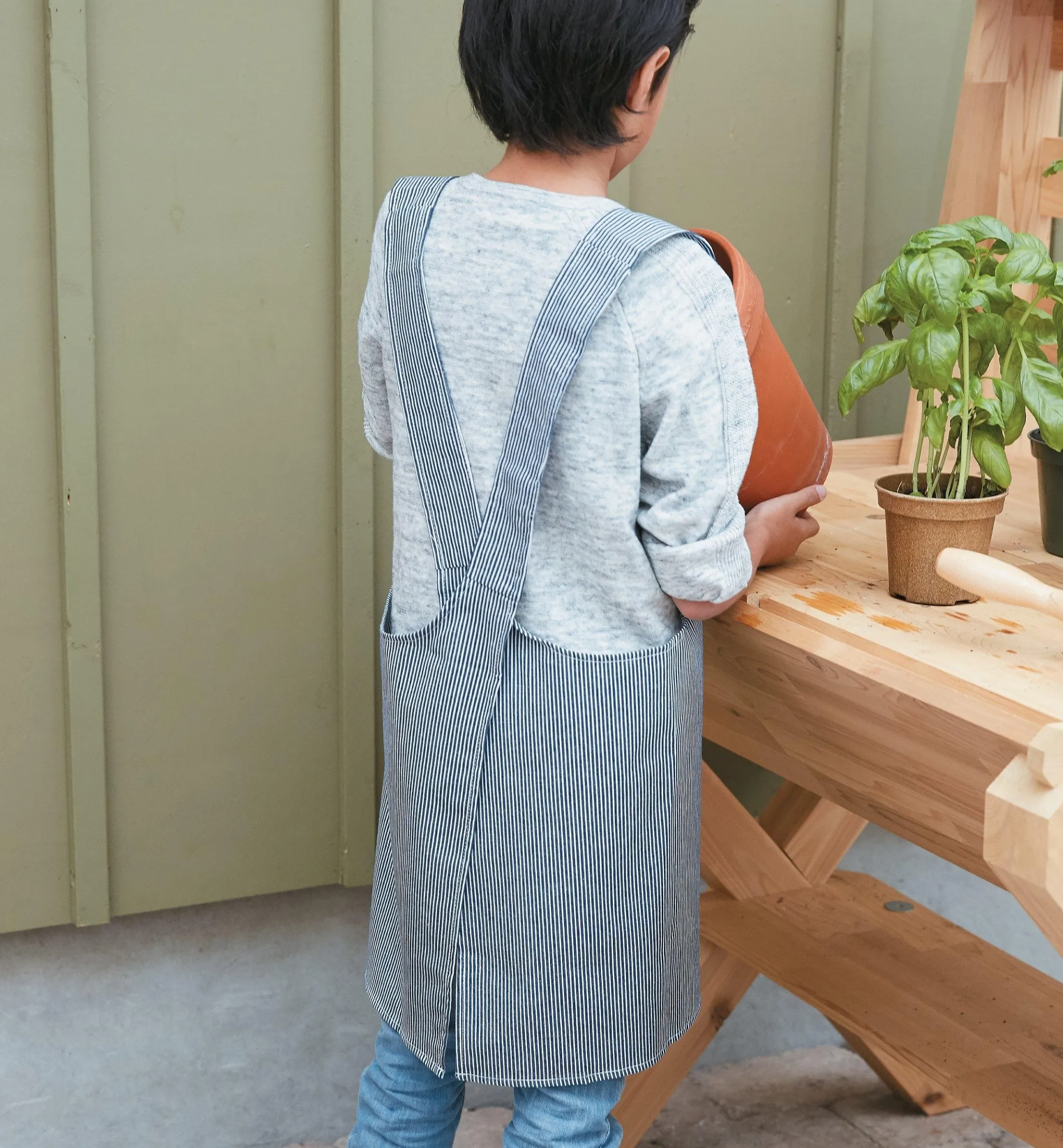 Cross-Back Apron