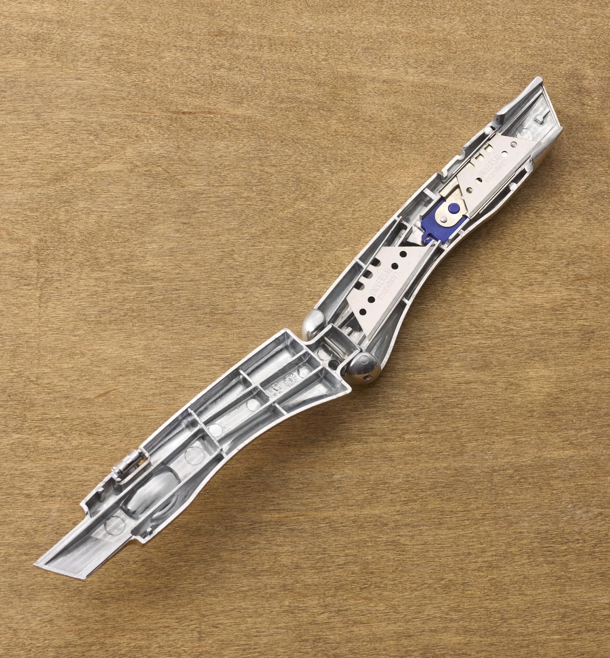 Delphin 2013 Retractable Knife With Holster