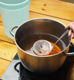 Fine-Mesh Skimming Ladle