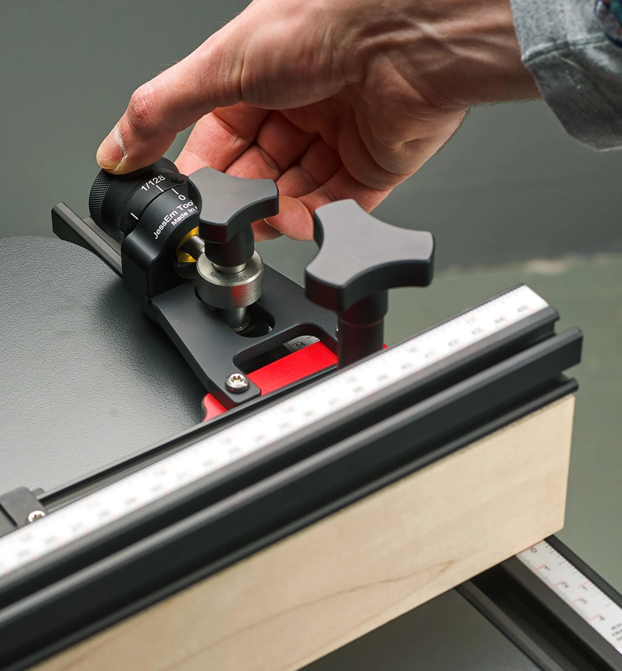 JessEm Router Fence Micro-Adjuster