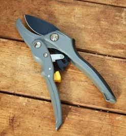 Ratcheting Hand Pruner