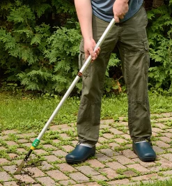 Telescoping Crack Weeder